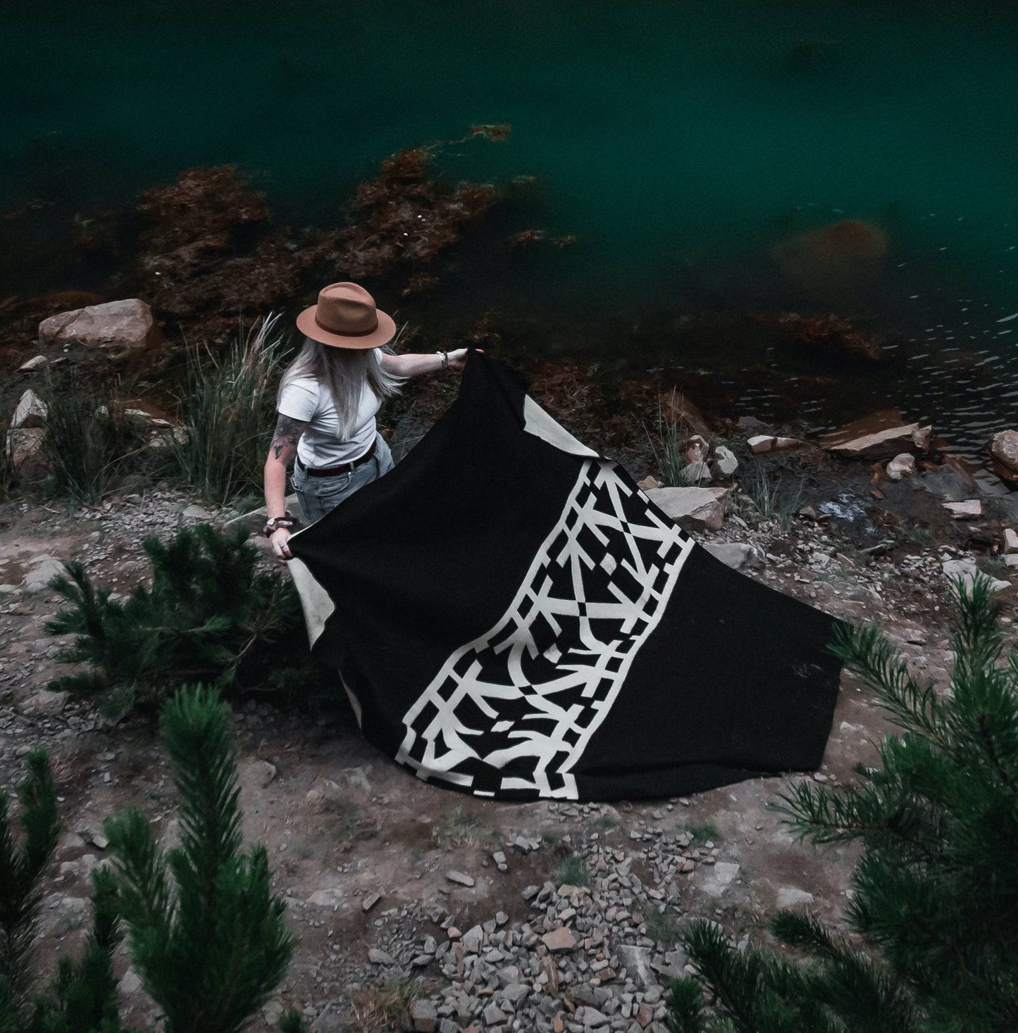 multi-color outdoor balnket