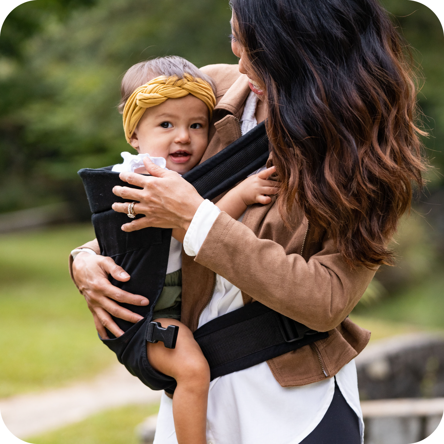 Adjustable baby carrier