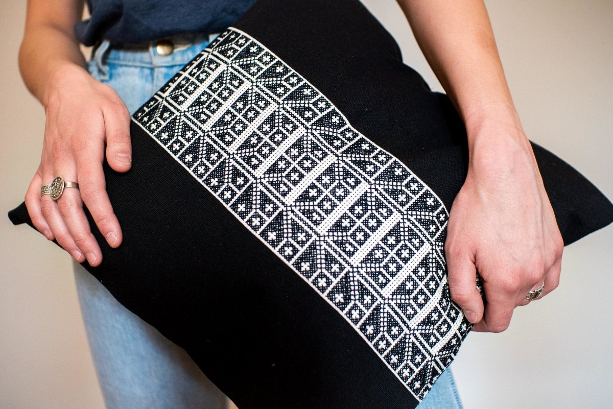 throw pillow